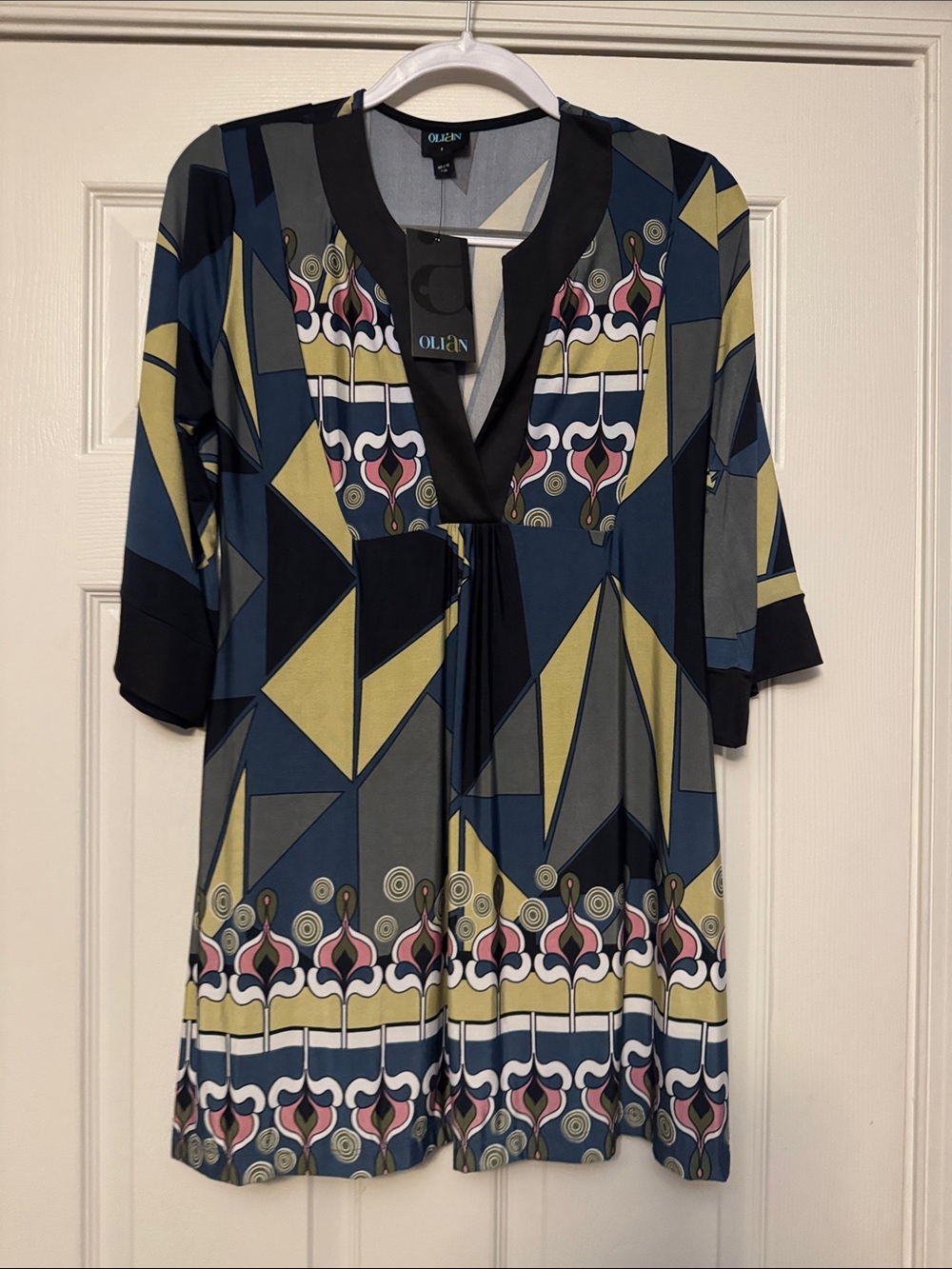 NWT OLIaN Blouse in size small-very smooth fabric